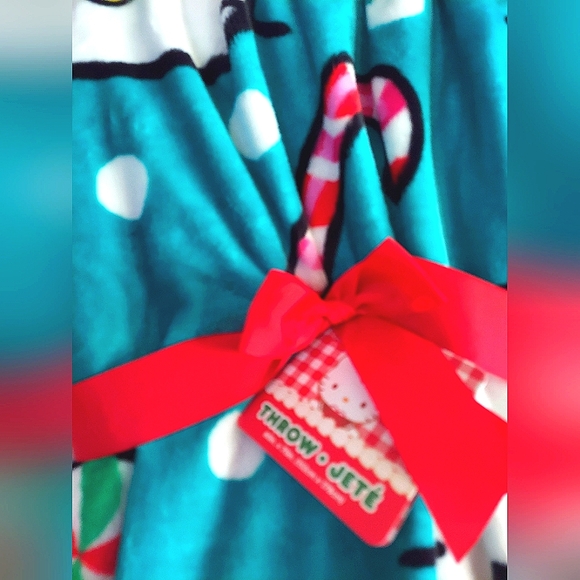 NWT Hello Kitty Holiday Teal Plush Blanket - Picture 2 of 4